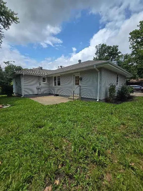 109 E Joy ST, Harrisonville, MO 64701