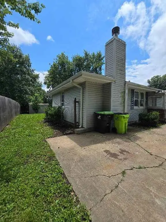 109 E Joy ST, Harrisonville, MO 64701