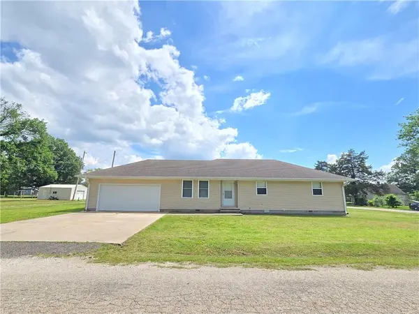 817 W Park ST, Cherryvale, KS 67335