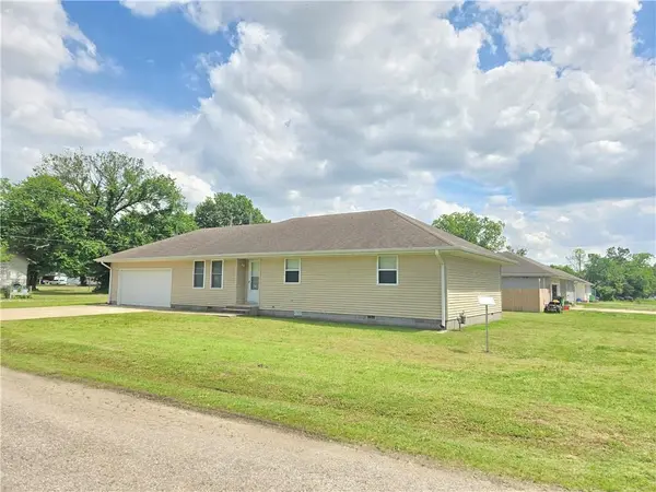 817 W Park ST, Cherryvale, KS 67335