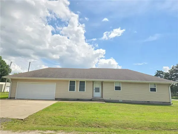 817 W Park ST, Cherryvale, KS 67335