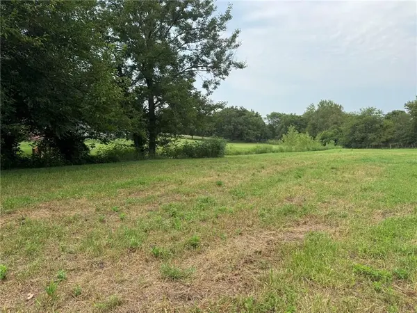 Cowell ST, Paola, KS 66071