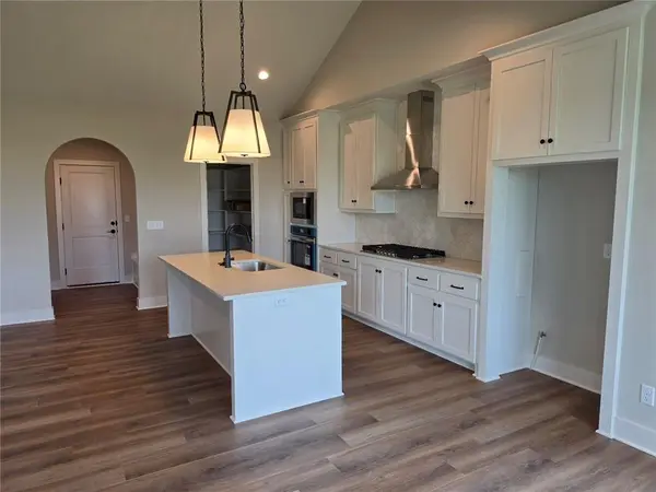23910 W 112th TER, Olathe, KS 66061