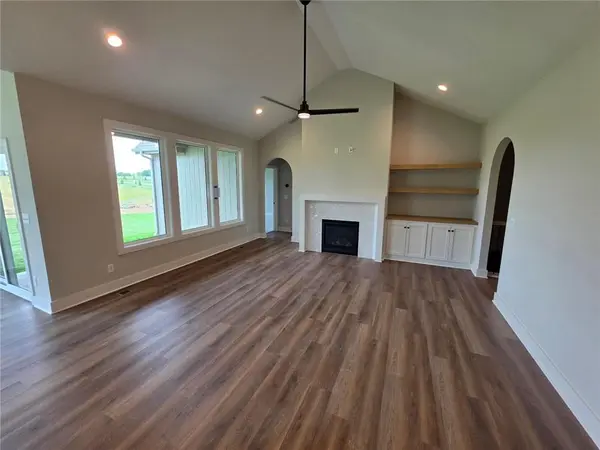 23910 W 112th TER, Olathe, KS 66061