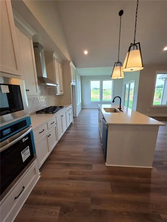 23910 W 112th TER, Olathe, KS 66061
