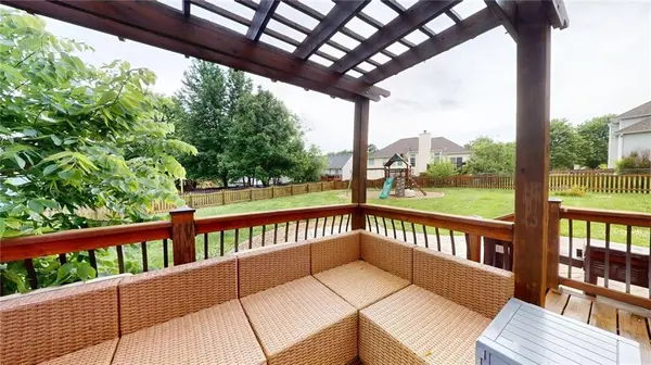1404 Nottingham DR, Warrensburg, MO 64093