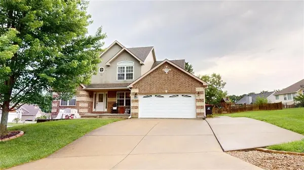 1404 Nottingham DR, Warrensburg, MO 64093