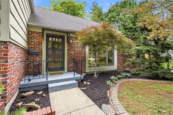 4506 W 93rd TER, Prairie Village, KS 66207