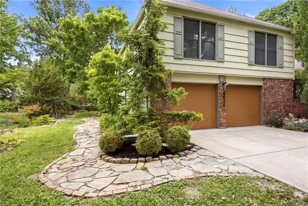 4506 W 93rd TER, Prairie Village, KS 66207
