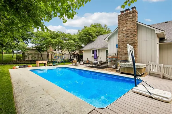 602 Fountain Hills DR, Warrensburg, MO 64093
