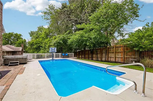 602 Fountain Hills DR, Warrensburg, MO 64093