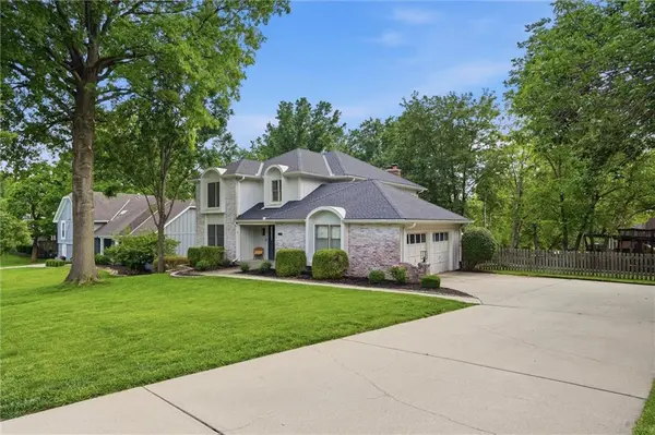 11904 Aberdeen RD, Leawood, KS 66209