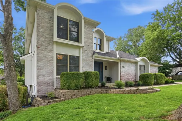 11904 Aberdeen RD, Leawood, KS 66209