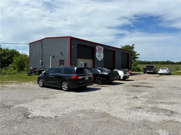 2704 N State Route 291 HWY, Harrisonville, MO 64701