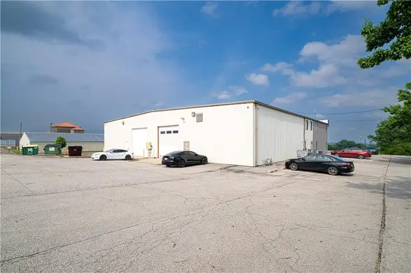 4402 S 40th ST, St Joseph, MO 64503