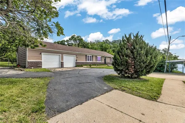 100 W 99th ST, Kansas City, MO 64114