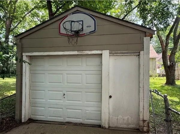 419 N Willis AVE, Independence, MO 64050