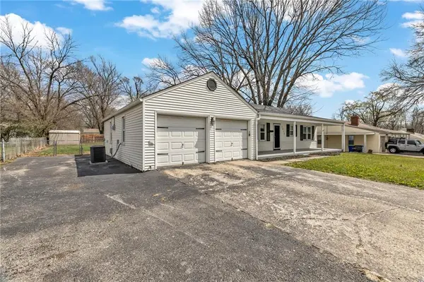 7617 Antioch RD, Overland Park, KS 66204