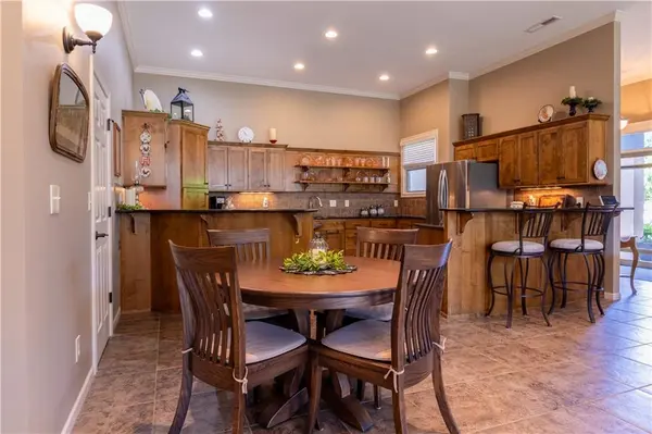 716 Coving CT, Lawrence, KS 66049