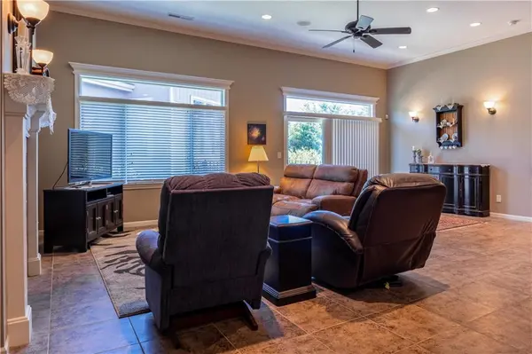 716 Coving CT, Lawrence, KS 66049