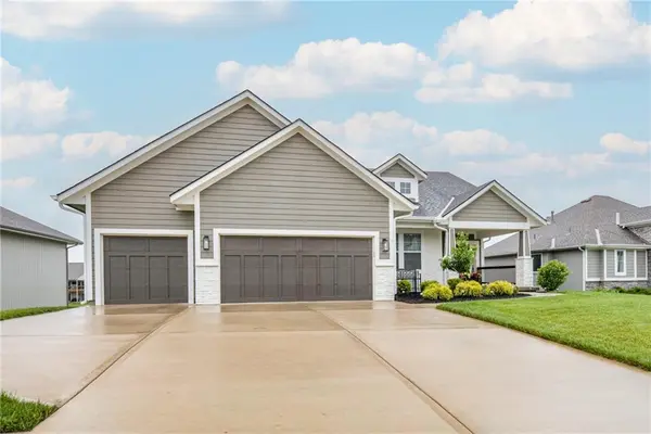 5876 McCormick DR, Shawnee, KS 66226