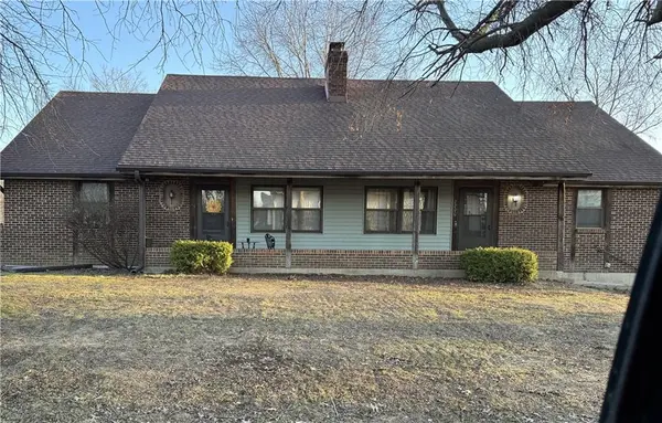 2200 Twin Oaks DR, Harrisonville, MO 64701