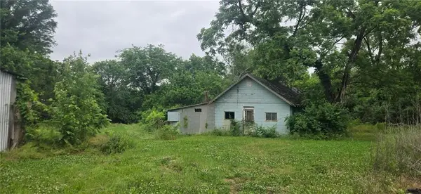 12668 E Panama RD, Nevada, MO 64772