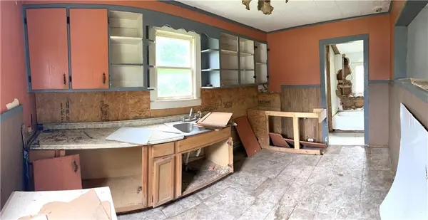 305 Walser AVE, Liberal, MO 64762