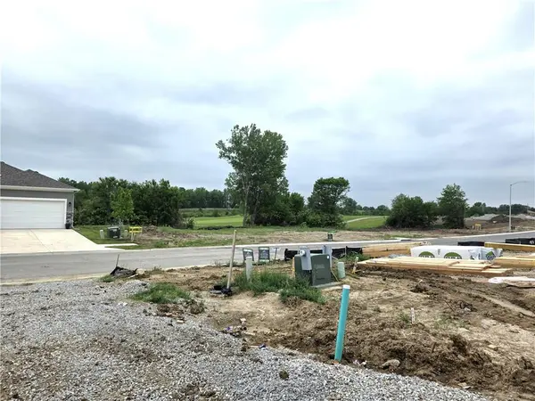 14550 Amanda LN, Basehor, KS 66007