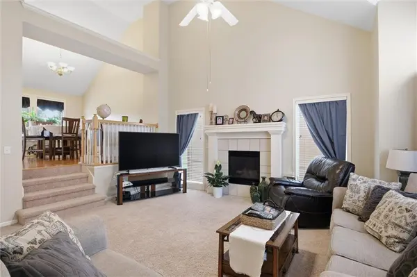 2353 SW Switchback CT, Lee's Summit, MO 64082