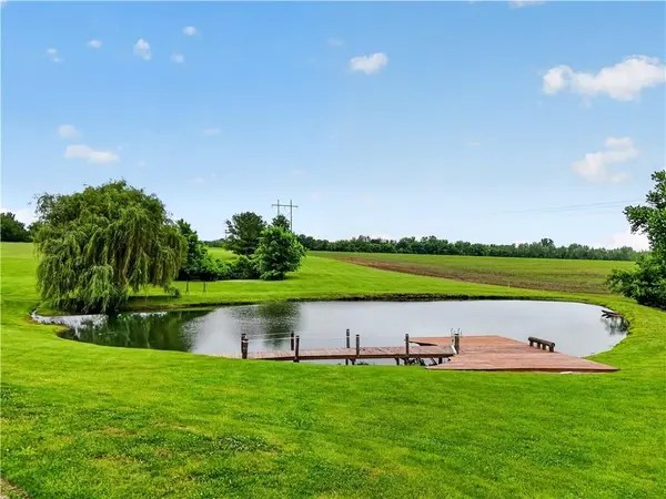 410 E Neil Chiles RD, Buckner, MO 64016