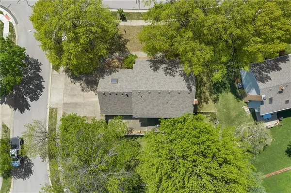 12304 E 63rd TER, Kansas City, MO 64133