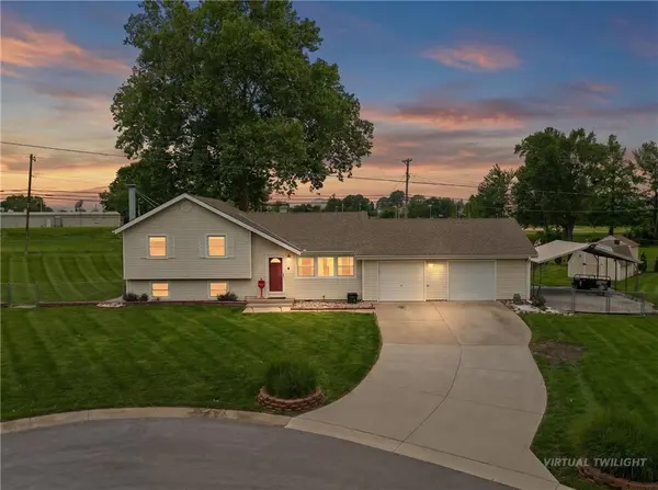 420 NW Village CT, Lee's Summit, MO 64063