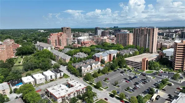 5010 Baltimore AVE #106, Kansas City, MO 64112
