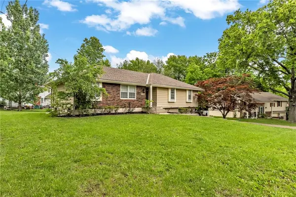 17908 E Cheyenne DR, Independence, MO 64056