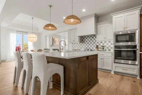 2505 W 175th PL, Overland Park, KS 66085