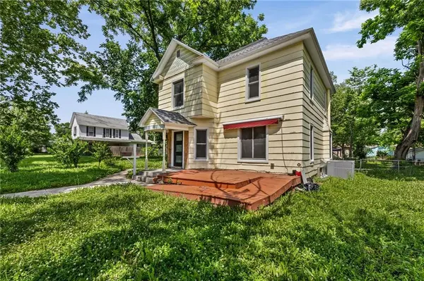 515 S Cottonwood ST, Iola, KS 66749