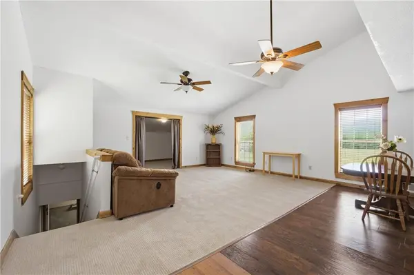 25095 W 215th ST, Spring Hill, KS 66083