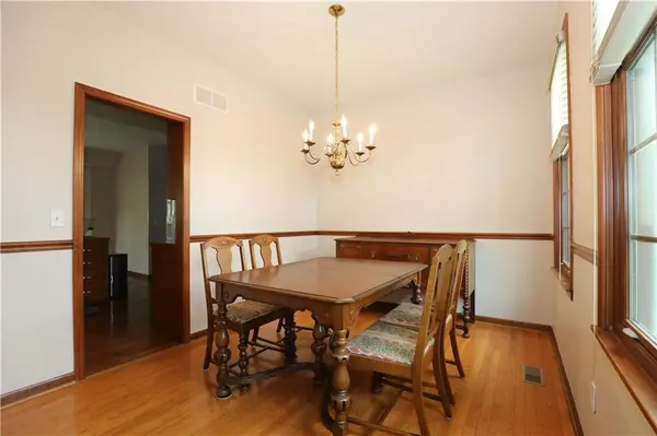 223 W Colleen CT, Gardner, KS 66030
