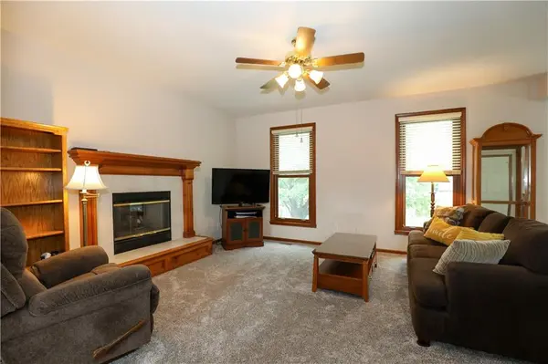 223 W Colleen CT, Gardner, KS 66030
