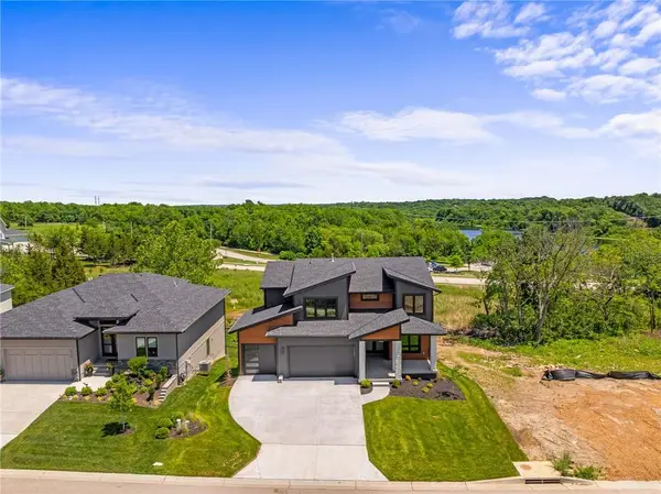 22364 W 90th TER, Lenexa, KS 66227