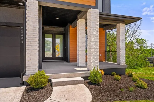 22364 W 90th TER, Lenexa, KS 66227