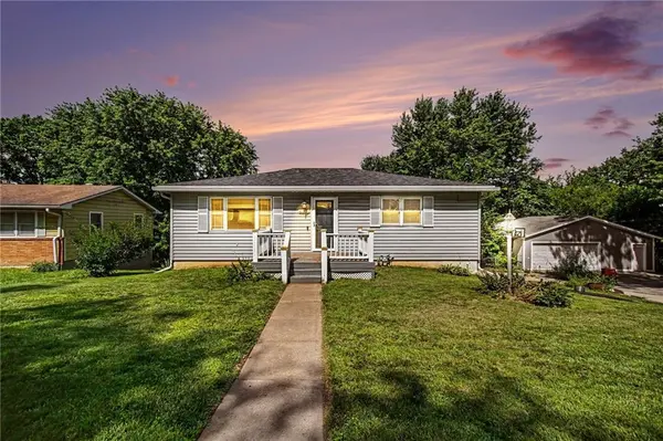 5808 Pleasant AVE, St Joseph, MO 64503