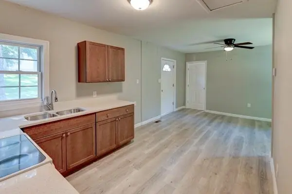 3813 NE 42nd TER, Kansas City, MO 64117