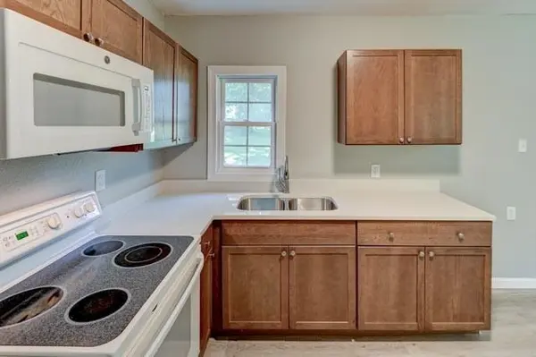 3813 NE 42nd TER, Kansas City, MO 64117