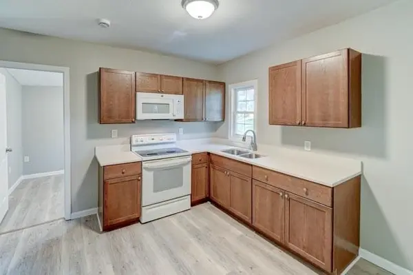 3813 NE 42nd TER, Kansas City, MO 64117