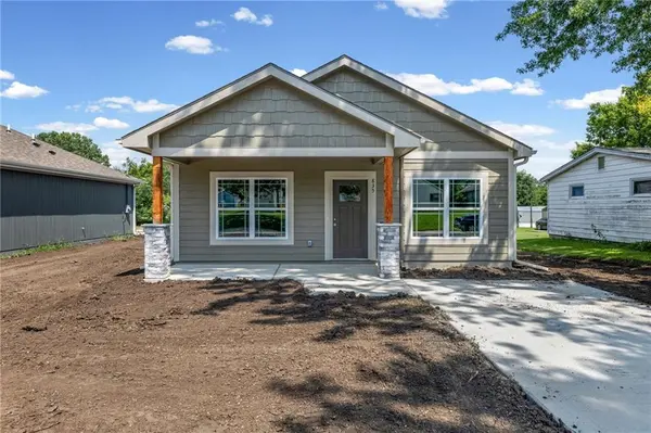 835 S Cherry ST, Ottawa, KS 66067