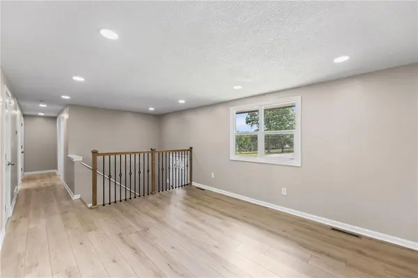 6508 E 155th ST, Grandview, MO 64030