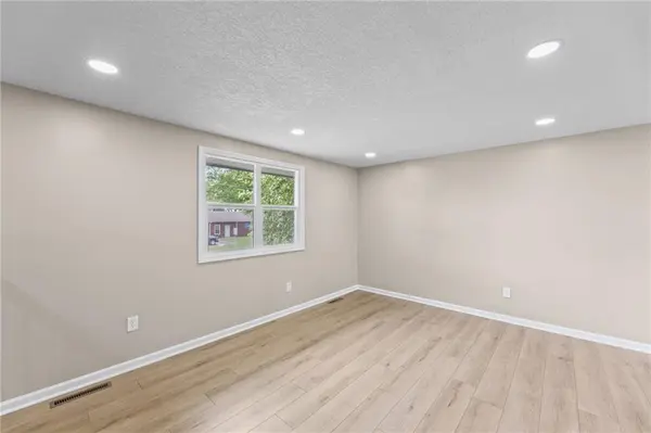 6508 E 155th ST, Grandview, MO 64030