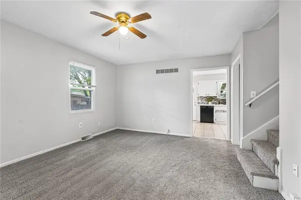 515 S Cardinal DR, Olathe, KS 66062